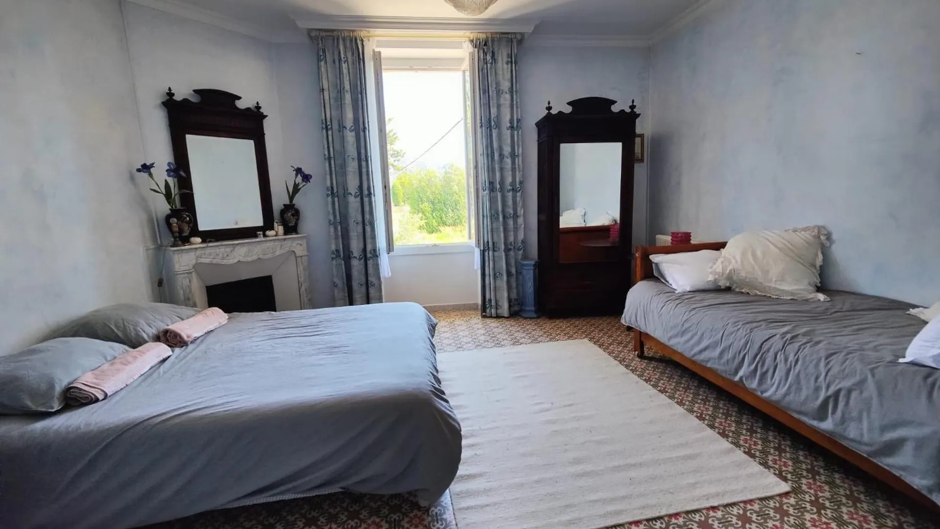 Chambre 3 Personnes Avec Salle De Bain Dans Mas Du Luberon Robion en Luberon