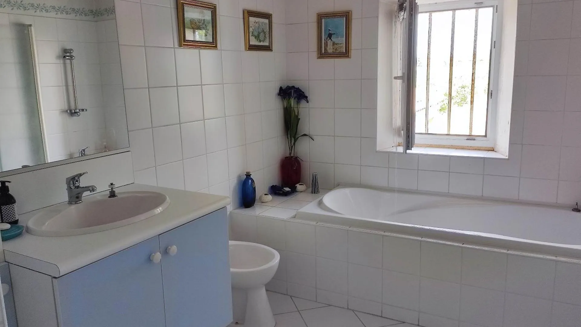 Chambre 3 Personnes Avec Salle De Bain Dans Mas Du Luberon Robion en Luberon 0*,