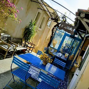Fa Mille Maison Bleu Bed & Breakfast